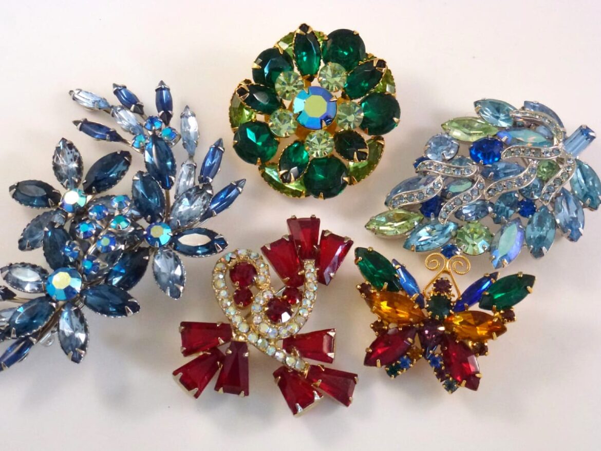 Antique Jewelry with Rhinestones: Some Solutions Are For You