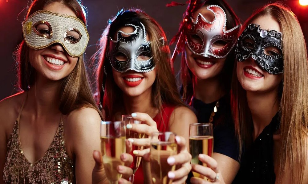 A Complete Guide to Choosing Masquerade Masks